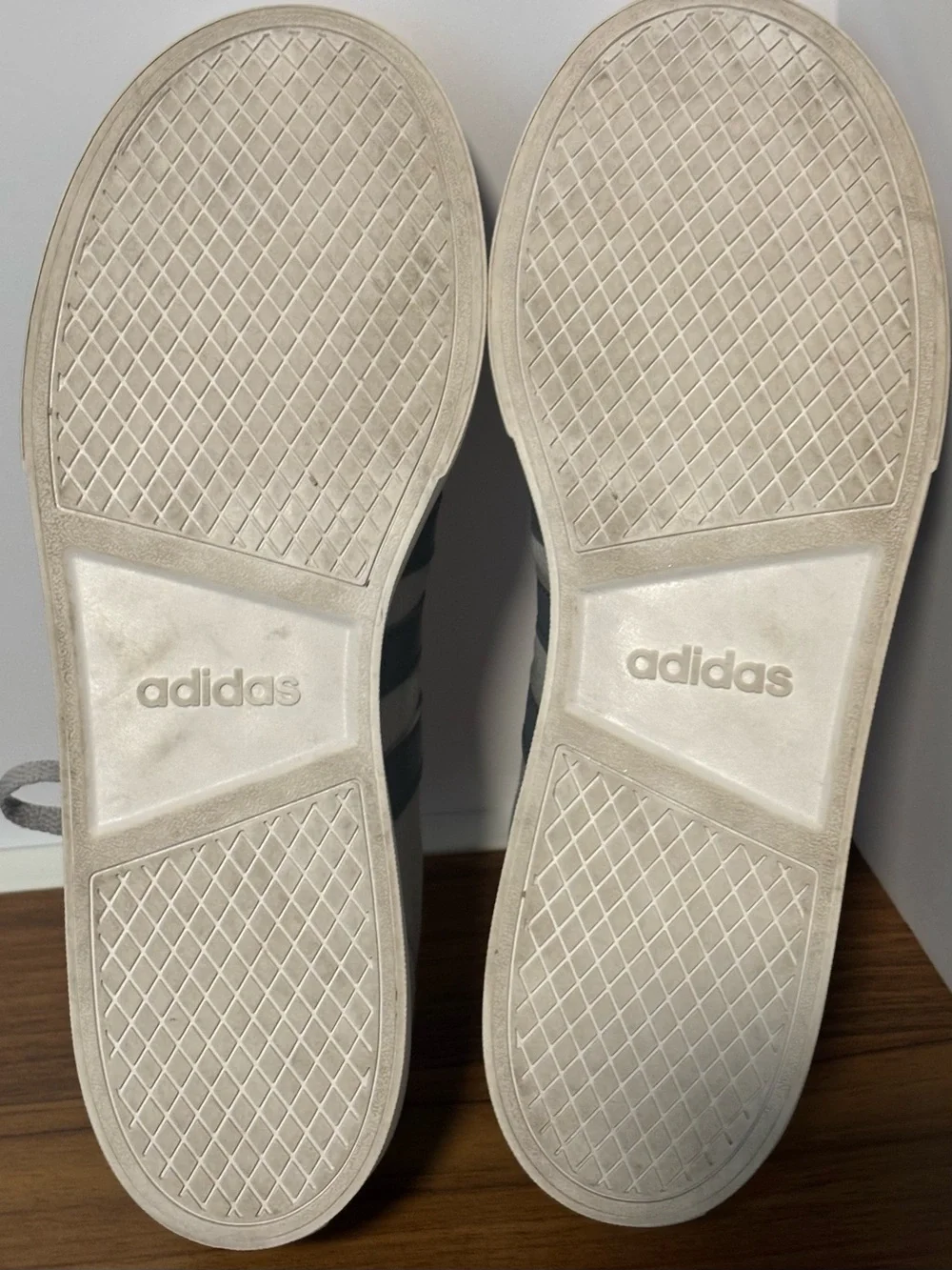 Adidas Men's Light Gray Canvas Casual Sneakers size 9.5